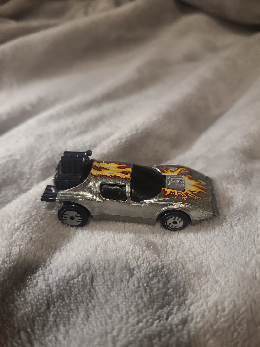 Hot Wheels 1983 Flame Runner Diecast Car