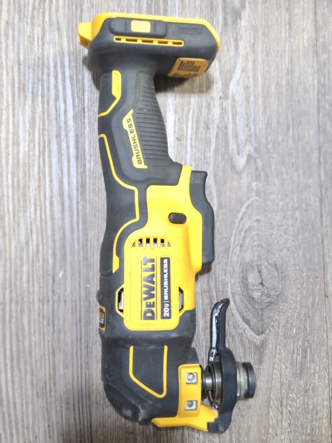DeWalt 20V Brushless Oscillating Tool - photo 2