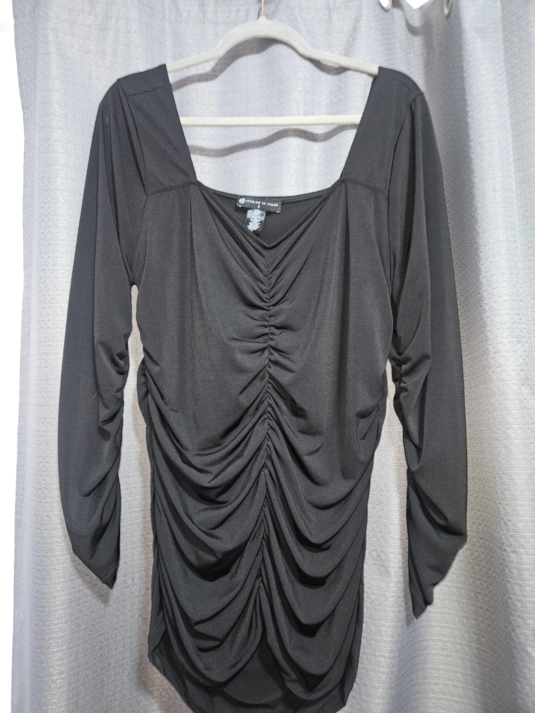 Fashion to Figure Black Ruched Square Neck Top - Size 2