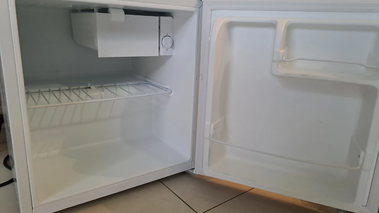 Galanz White Mini Fridge - photo 2