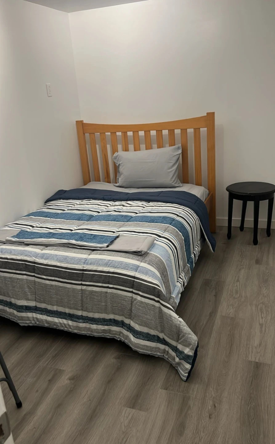 Queen mattress and bedframe - photo 2
