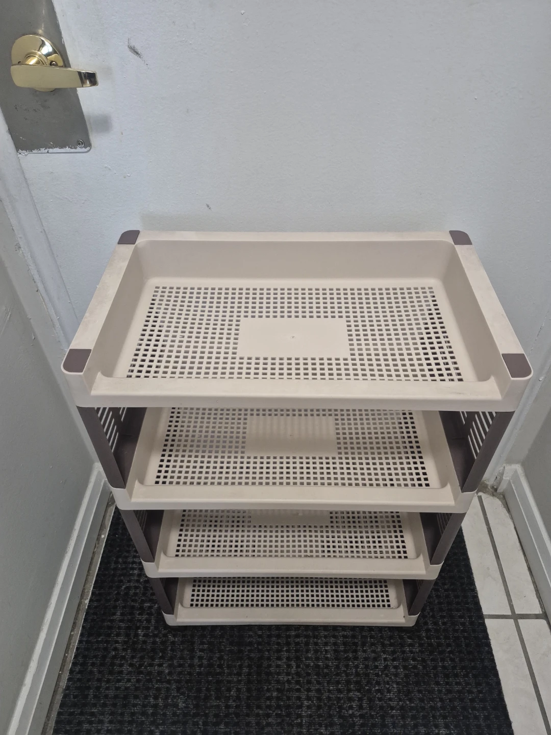 4-Tier Plastic Storage Shelf Unit - photo 2