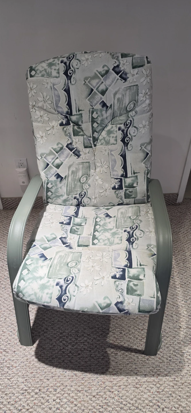 Patio chair with cushion (6 chairs for one price)