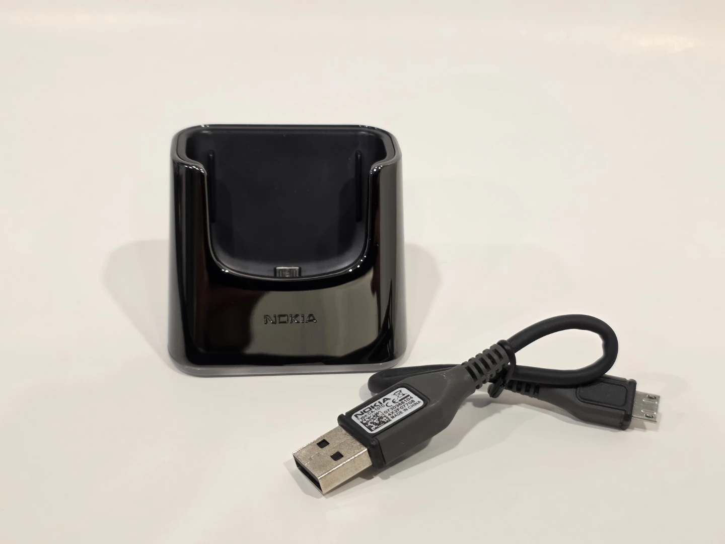 Nokia 8800 Arte DT-19 charging dock - photo 2