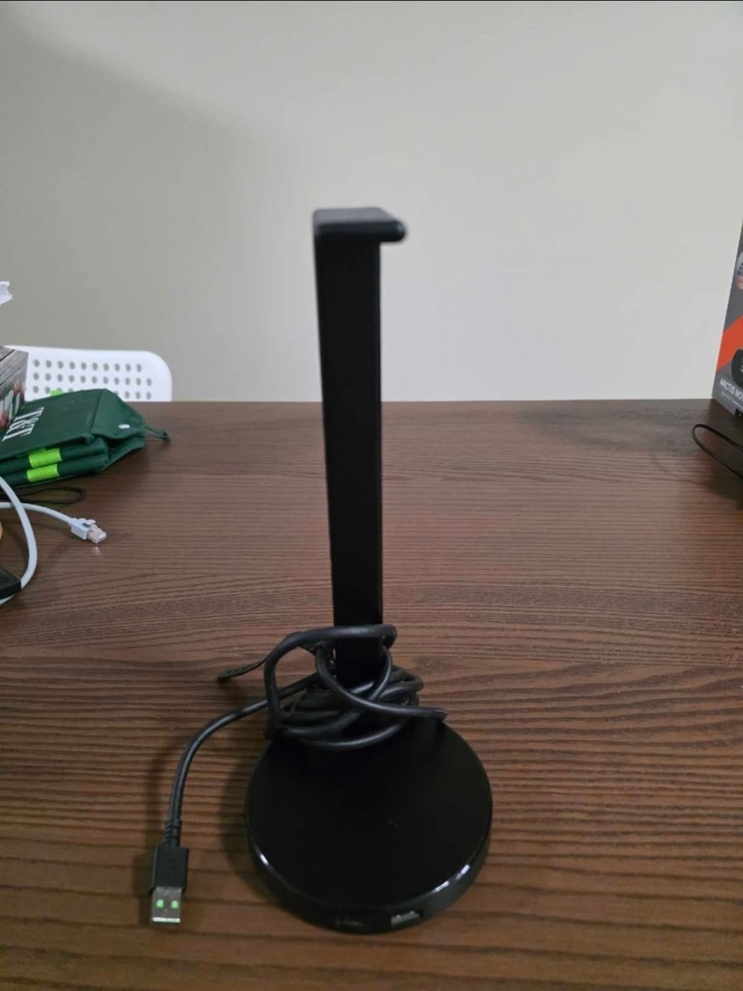 Black Headphone Stand with USB Charging Cable
