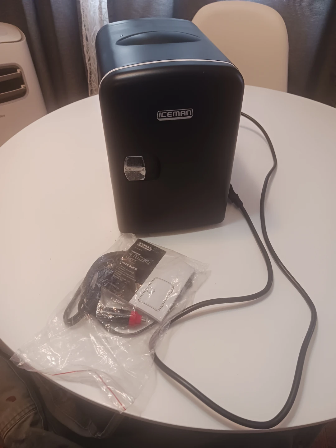 ICEMAN 4L Portable Personal Mini Fridge - photo 2