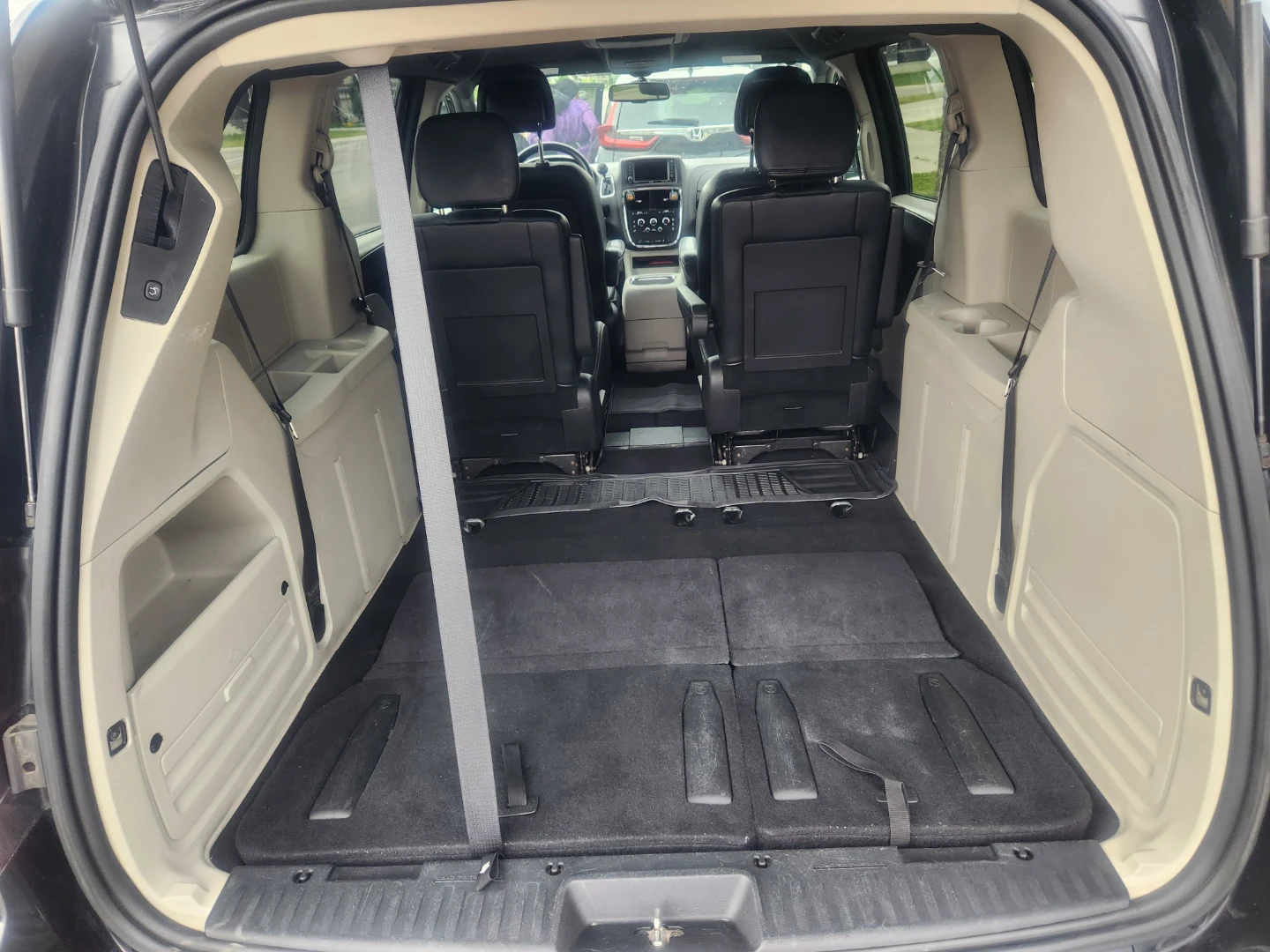 Dodge Grand Caravan SXT - Low Kilometers! - photo 5