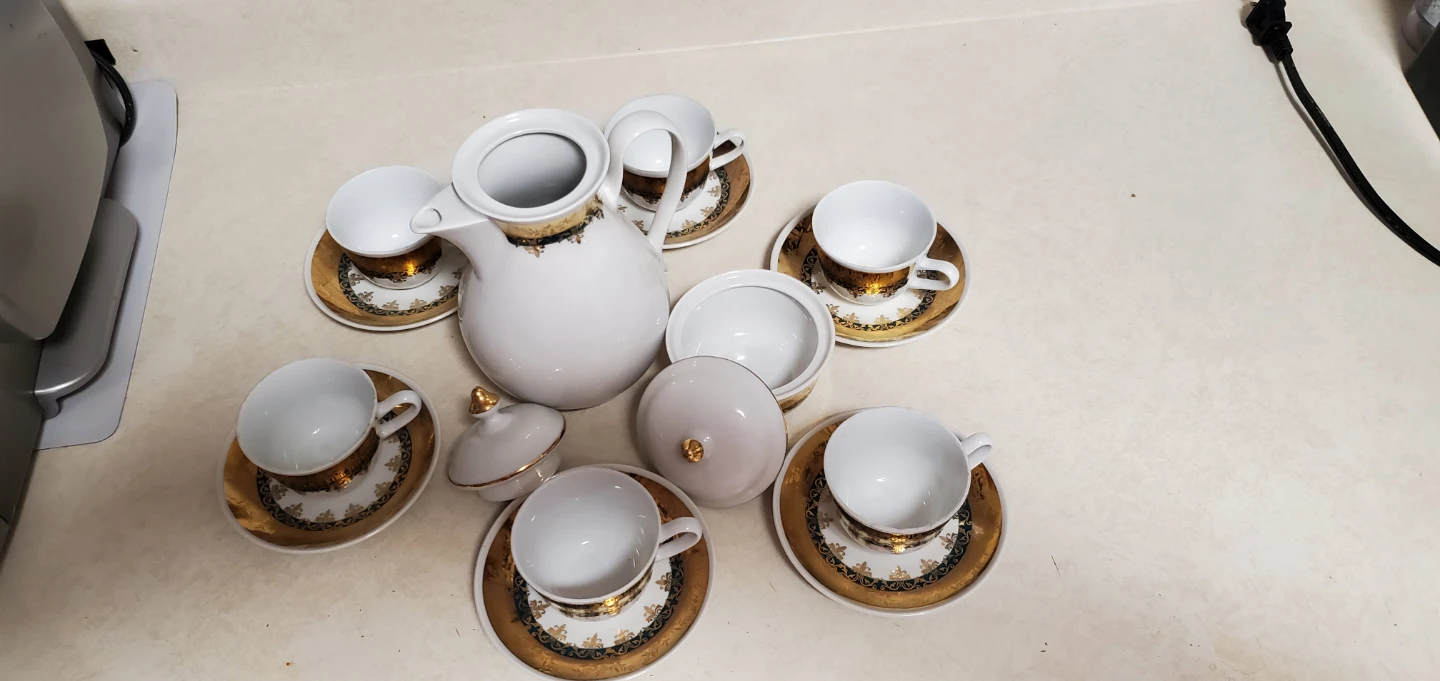 White and Gold Coffee/Tea Set with 6 Cups and Saucers - photo 3