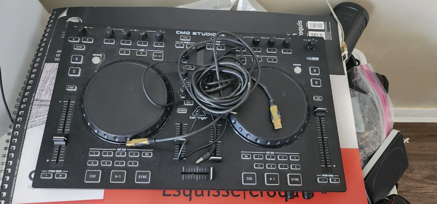 Behringer CMD STUDIO DJ Controller - photo 2