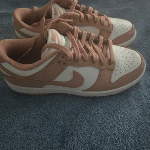 Nike Dunk Low SE Women's Shoes - Sail/Light Bone/Rose