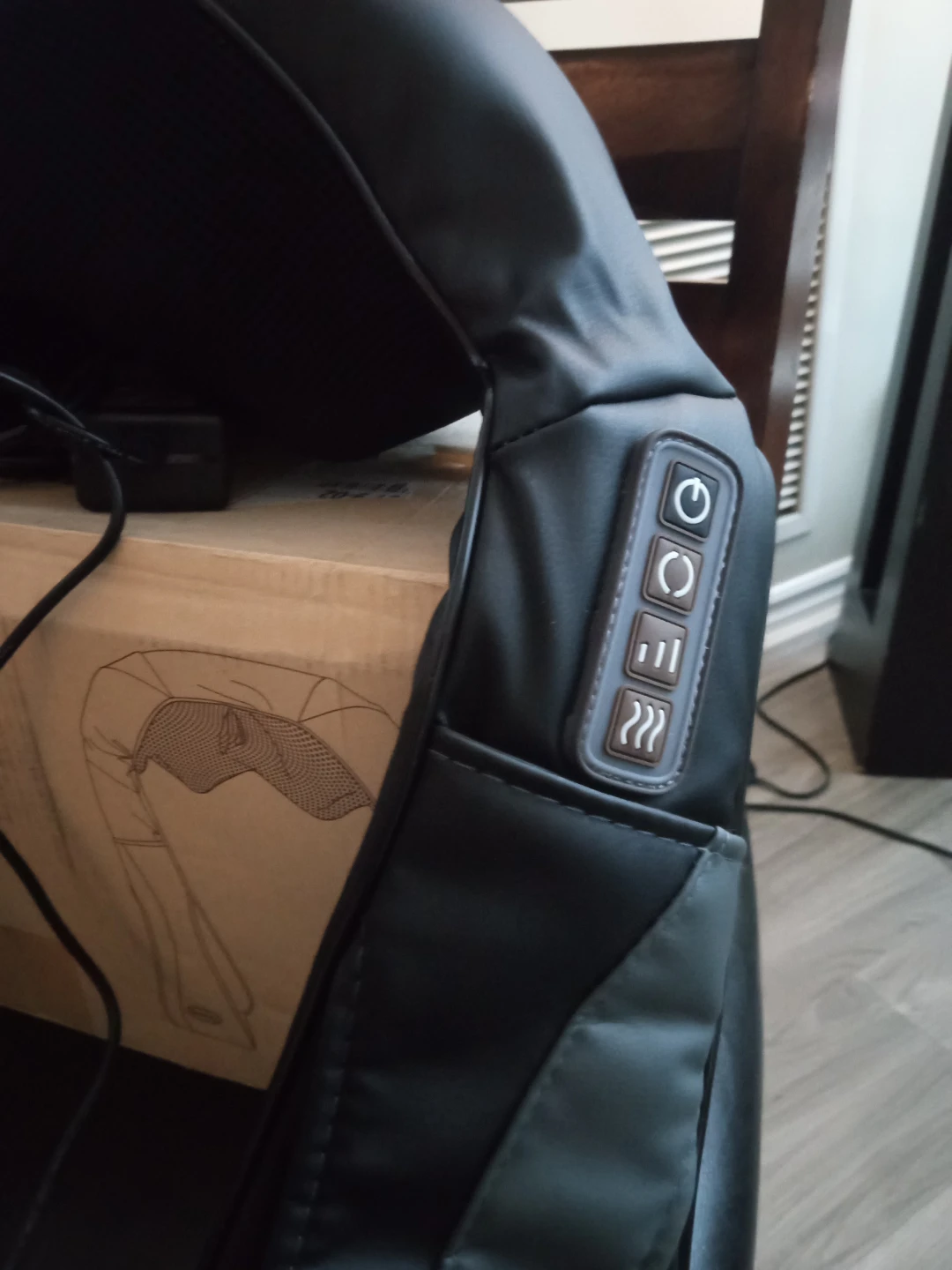 MaxKare Shiatsu Shoulder Massager with Kneading and Heat - photo 3