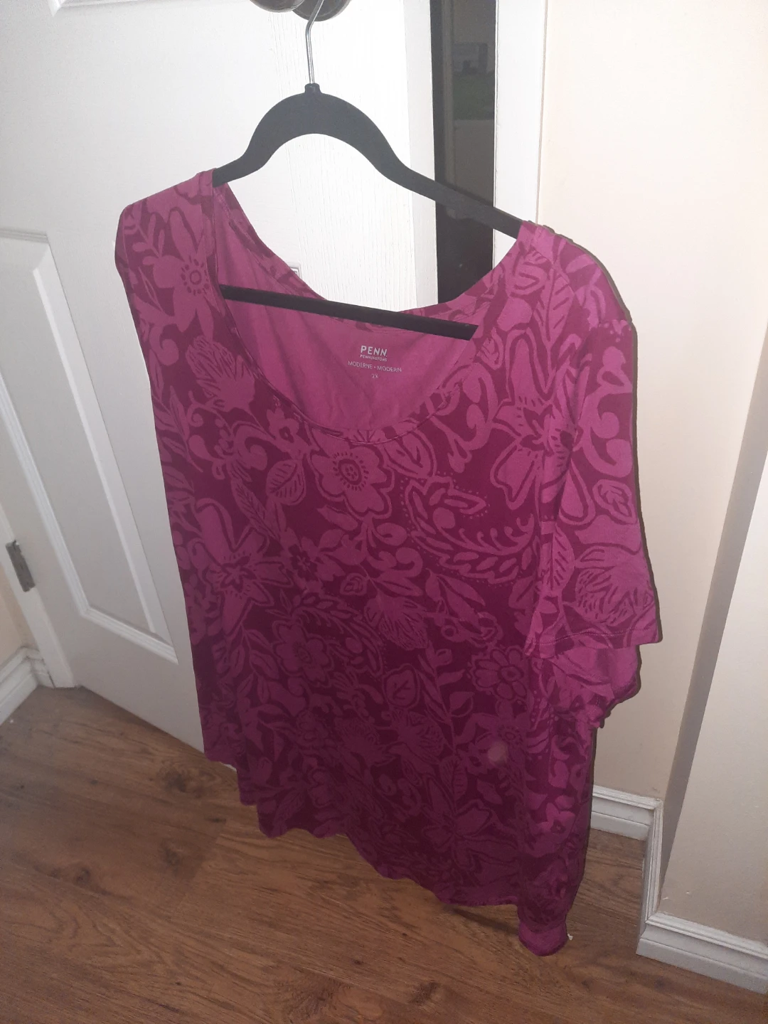 burgundy short-sleeved top pick up in st.albert - photo 2
