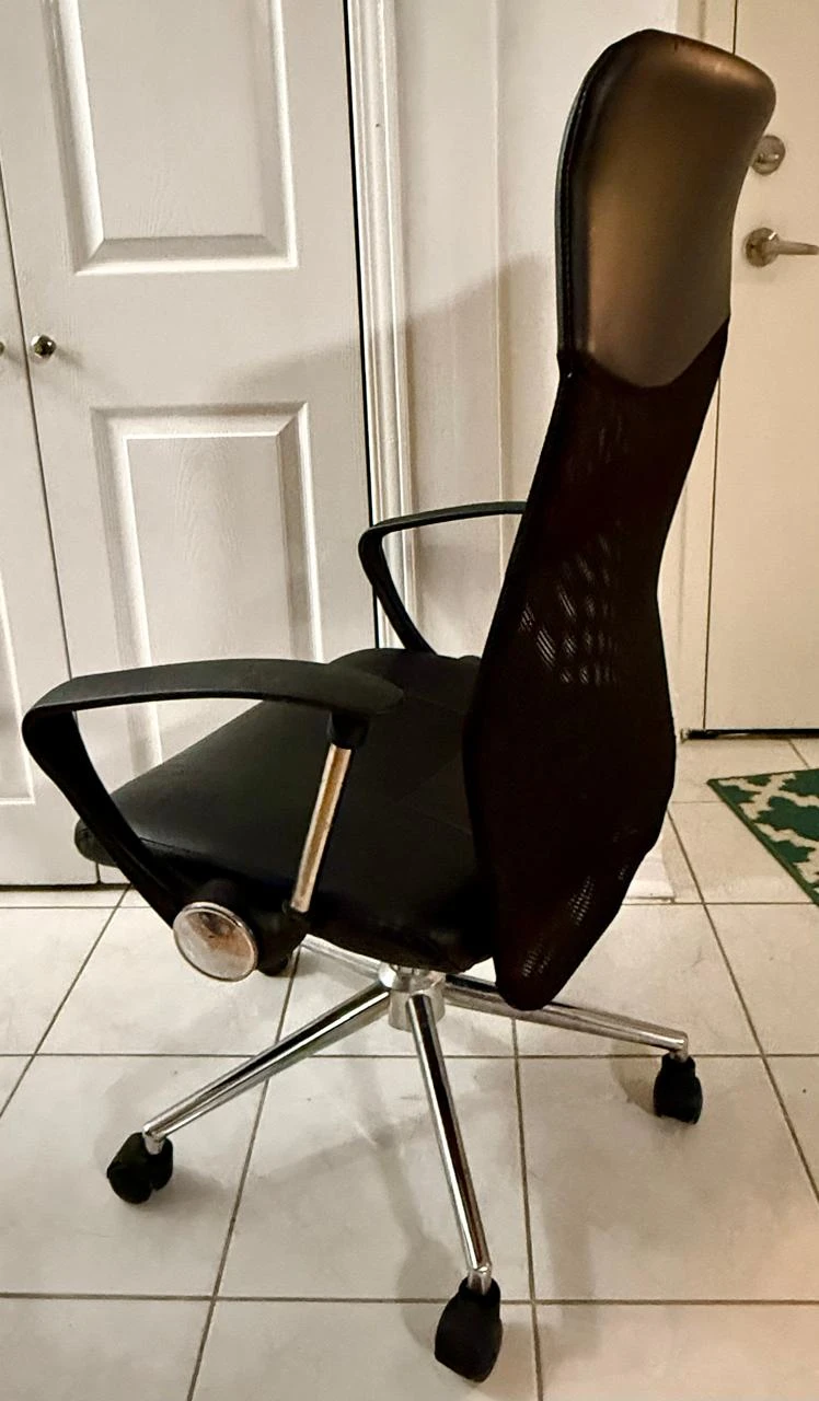 Black Mesh Office Chair - photo 3