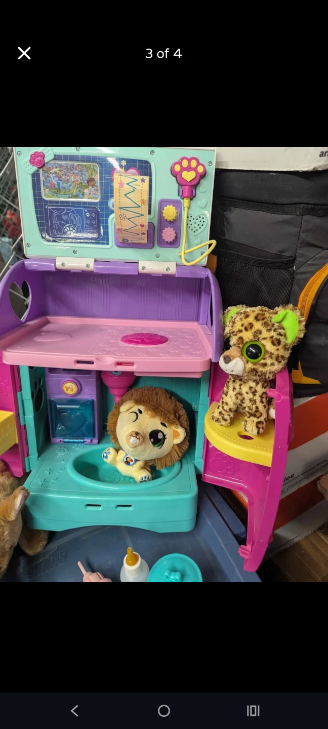 Vet Clinic Toy with Animals and Accessories - photo 2