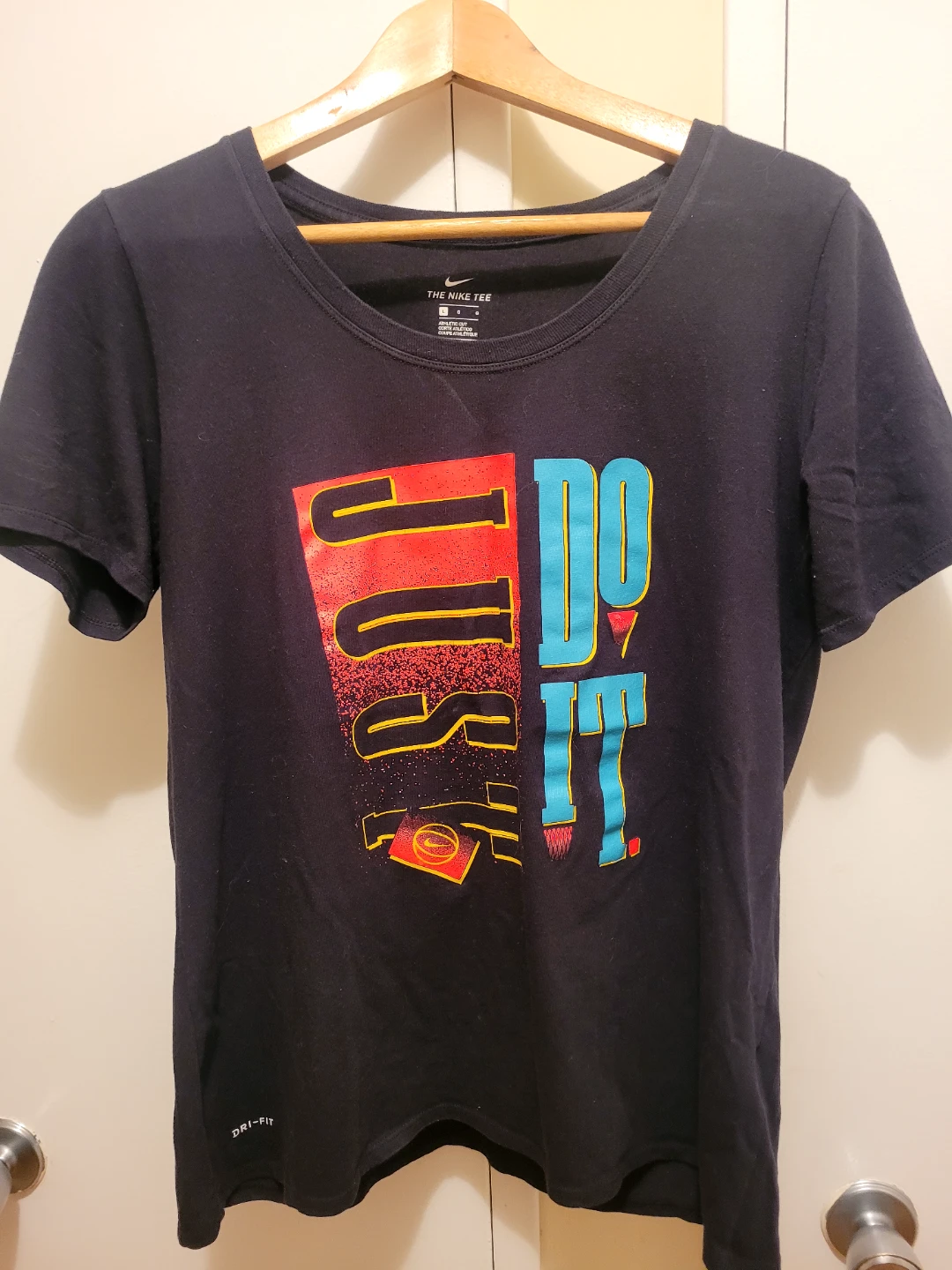 Nike "Just Do It" Athletic Cut Dri-FIT Tee - Large