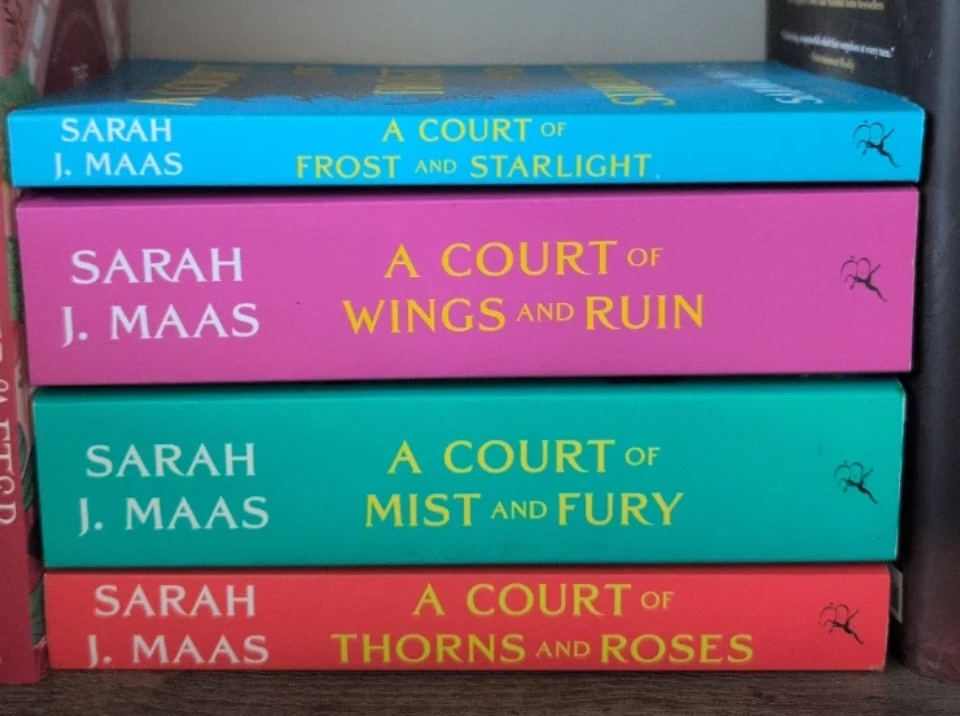 Sarah J. Maas A Court of Thorns and Roses series books