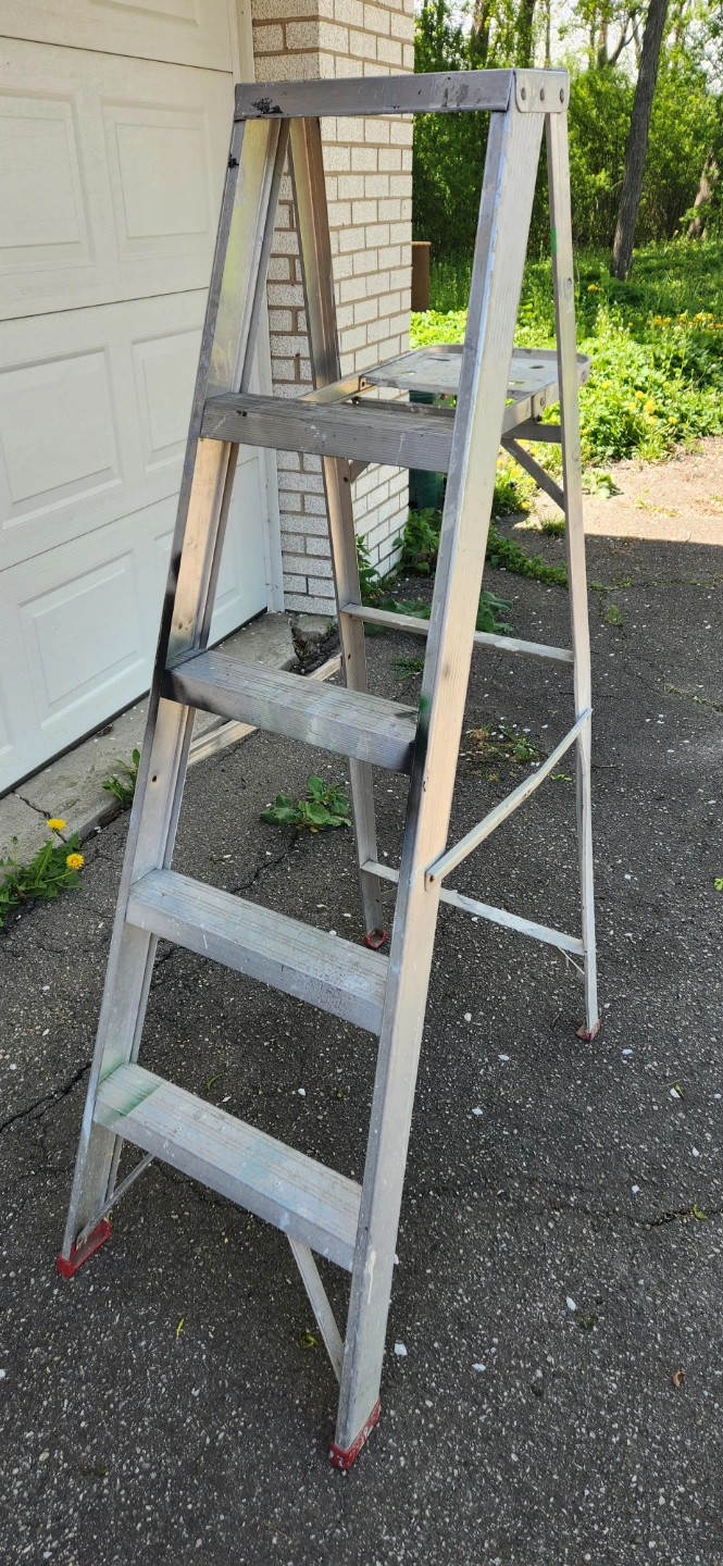 Aluminum Step Ladder