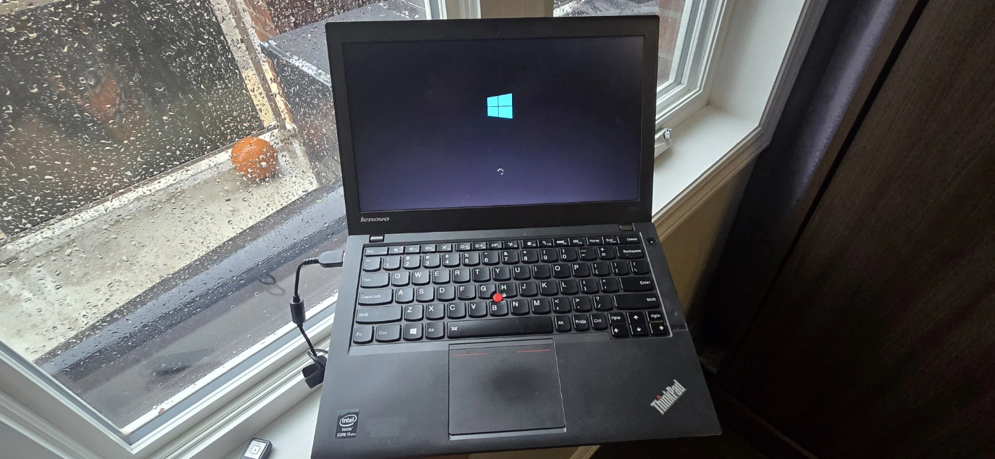 Lenovo ThinkPad X1 Carbon Laptop 256 gb storage 8 gb ram