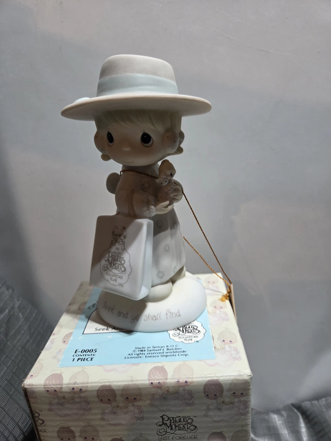 Precious Moments "Seek and Ye Shall Find" Figurine - photo 2