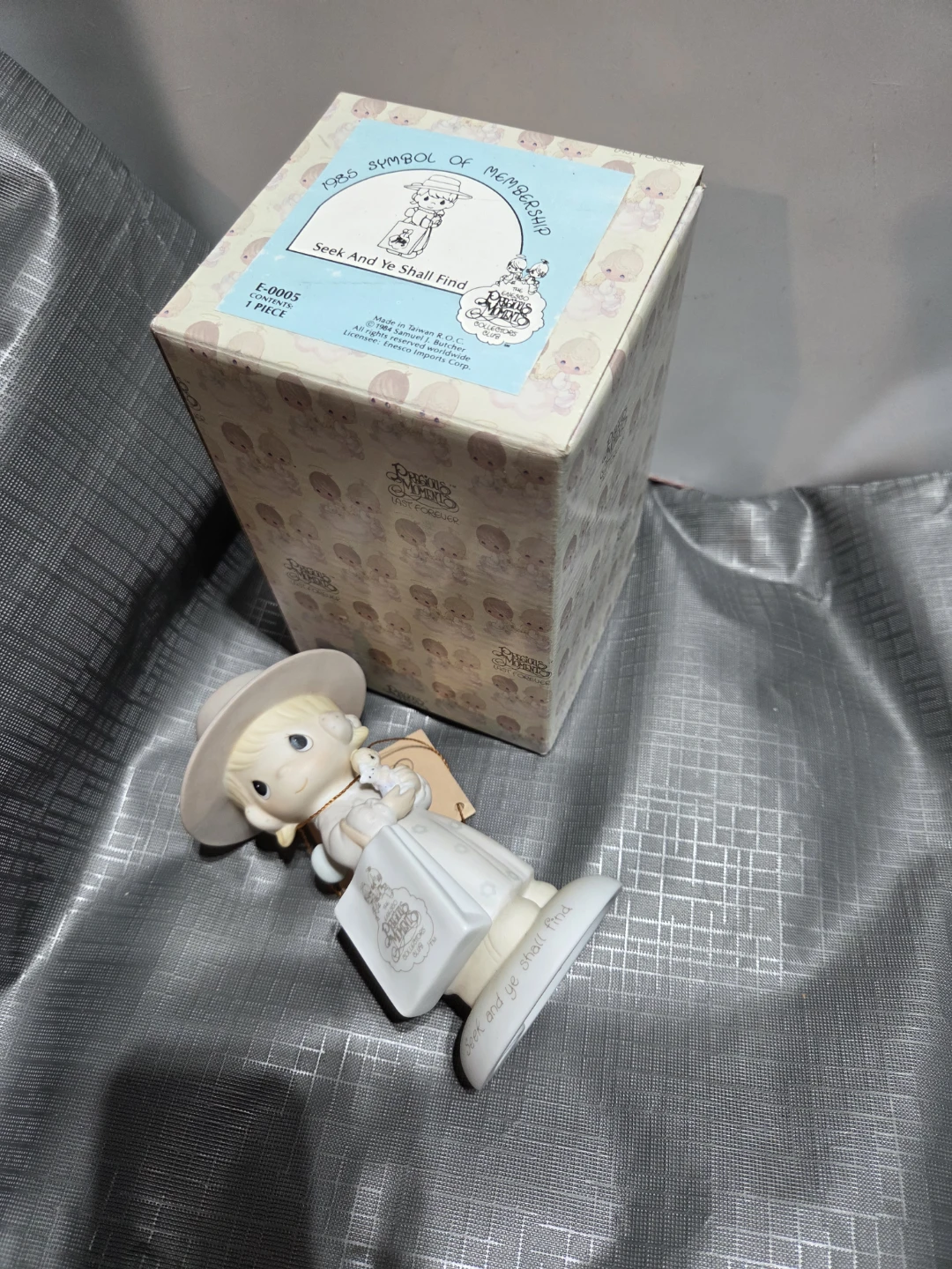 Precious Moments "Seek and Ye Shall Find" Figurine - photo 4