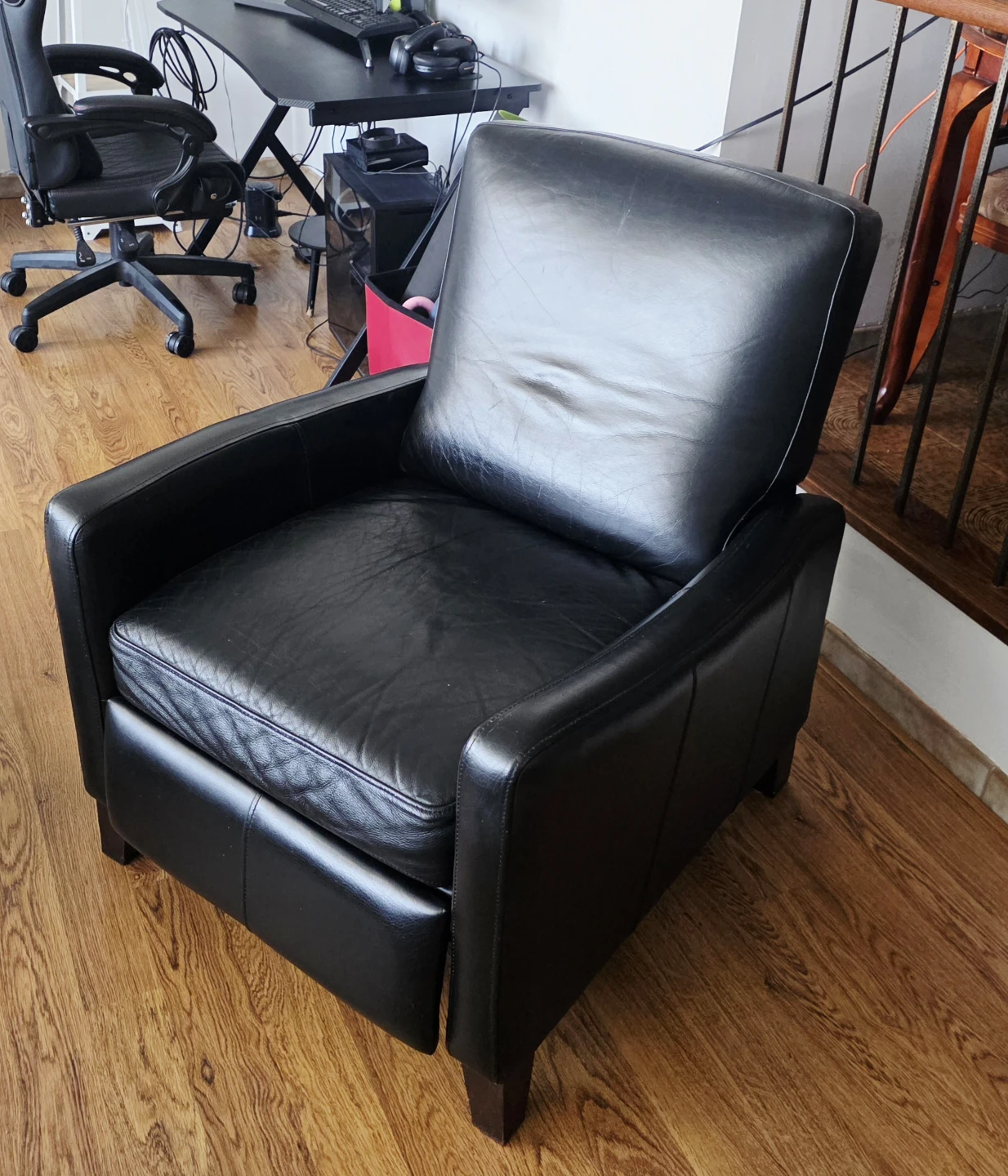 Black Leather Recliner Armchair - photo 2