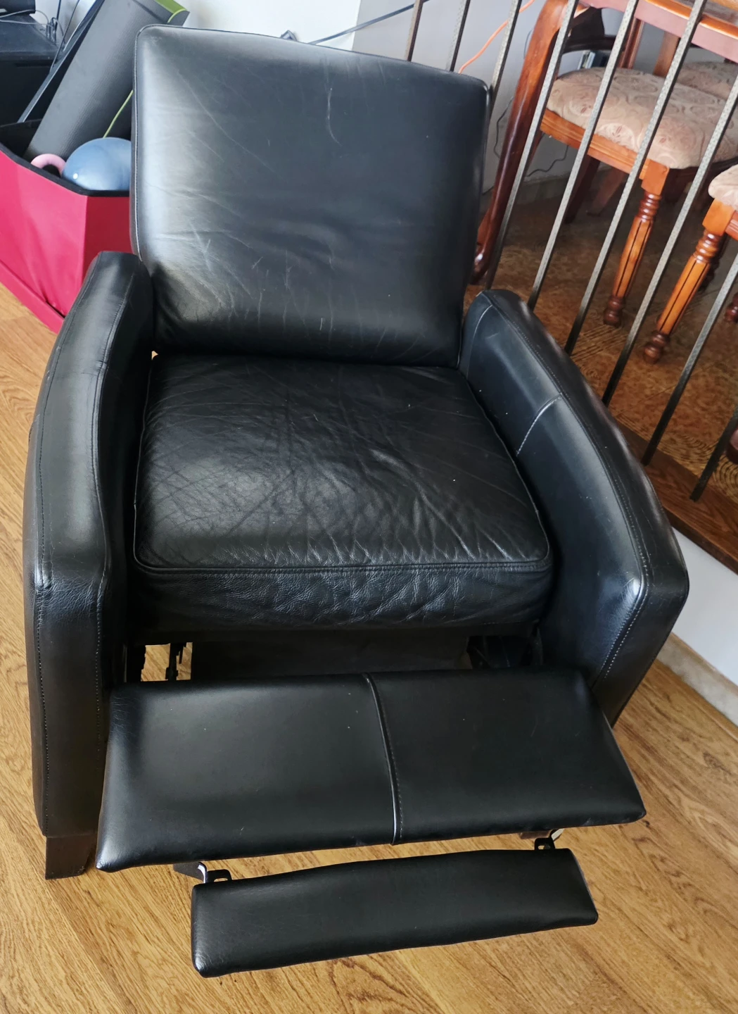 Black Leather Recliner Armchair - photo 4