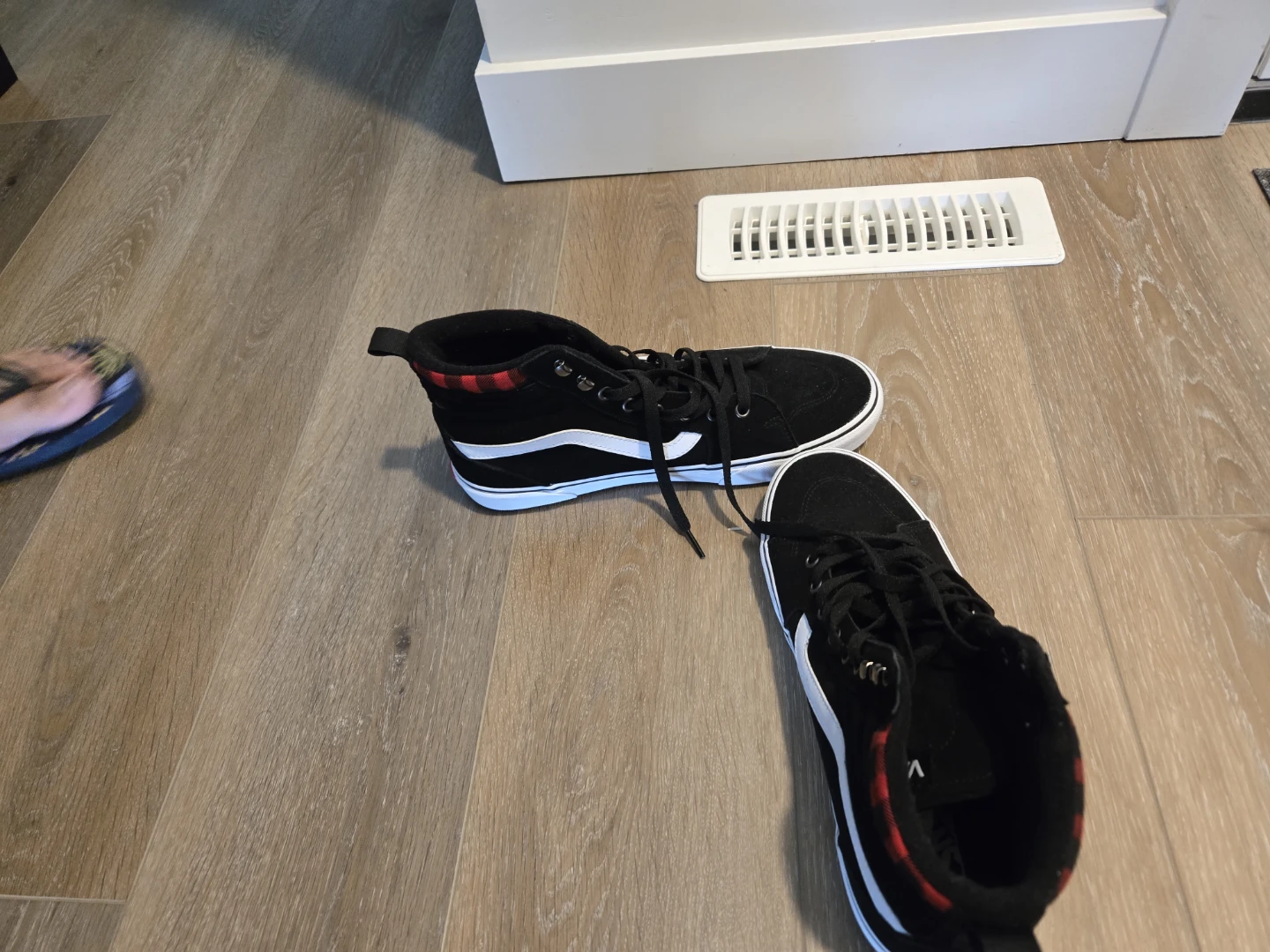 Vans Sk8-Hi Black Plaid Lined Mid Top Sneakers - photo 2