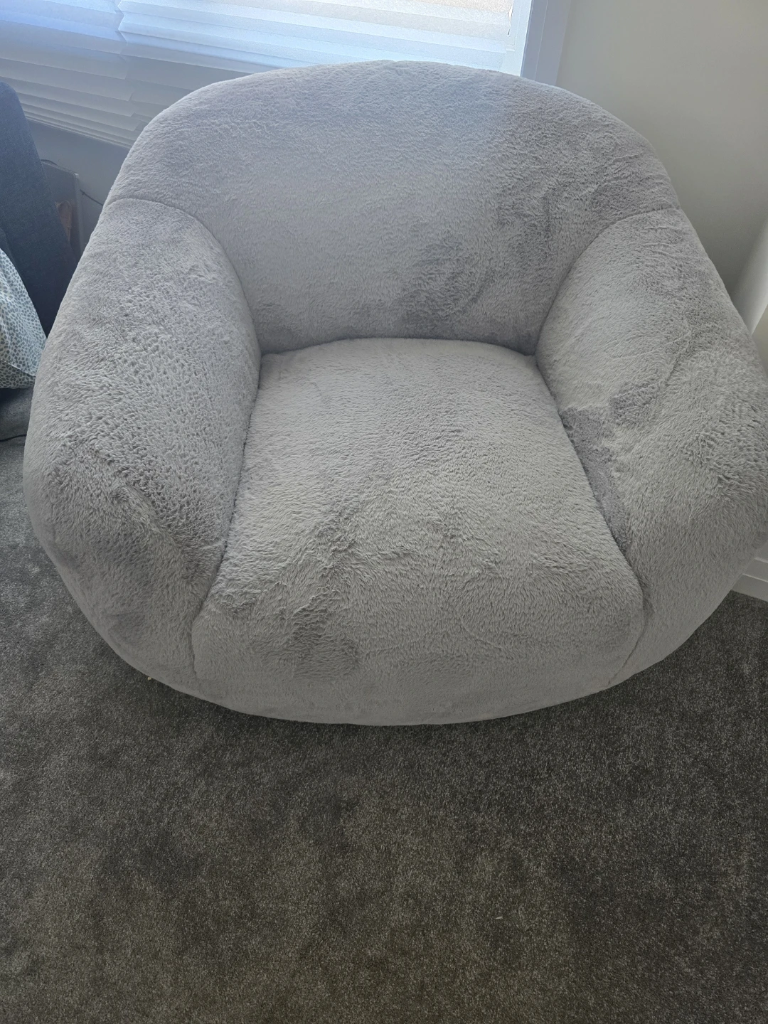New HUGZ ACCENT CHAIR