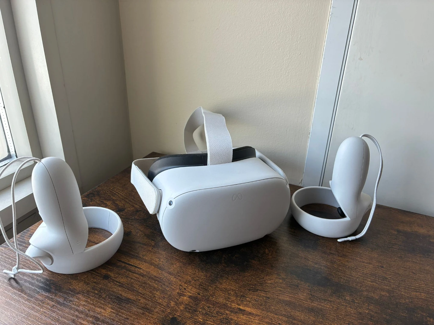 Meta Quest 2 VR Headset with Controllers - photo 2