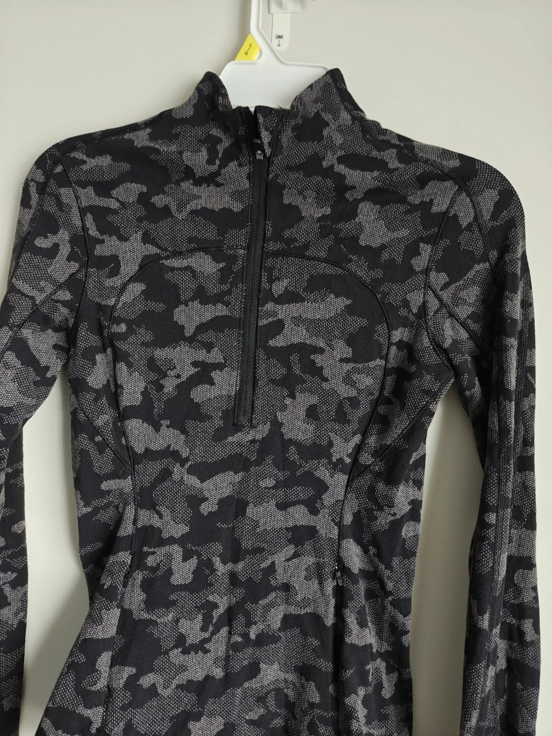 Lululemon Black Camo Half-Zip Pullover Size 4 - photo 3