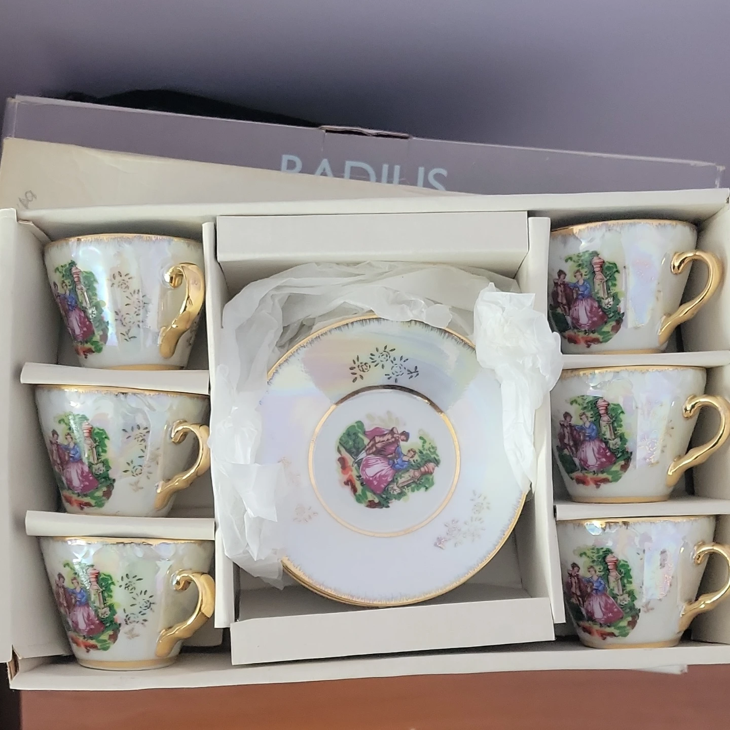 Set of 6 Vintage Porcelain Teacups and Saucers with Gold Trim - photo 3