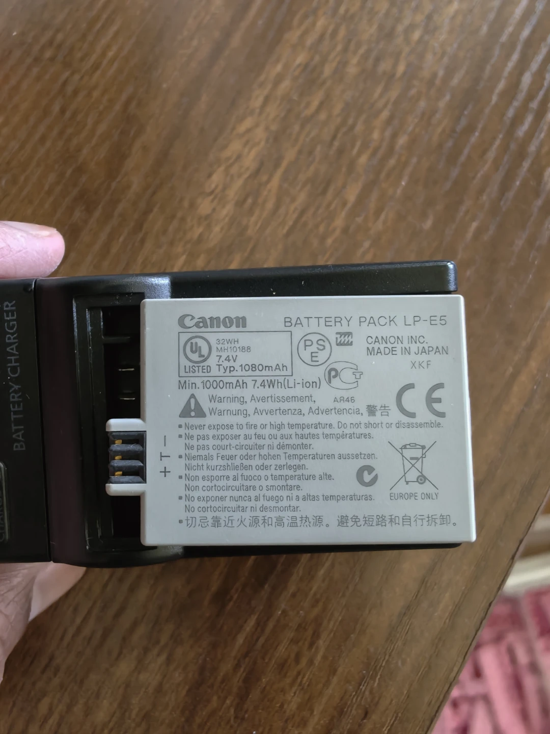Canon Battery Pack and Charger LP-E5 - photo 2