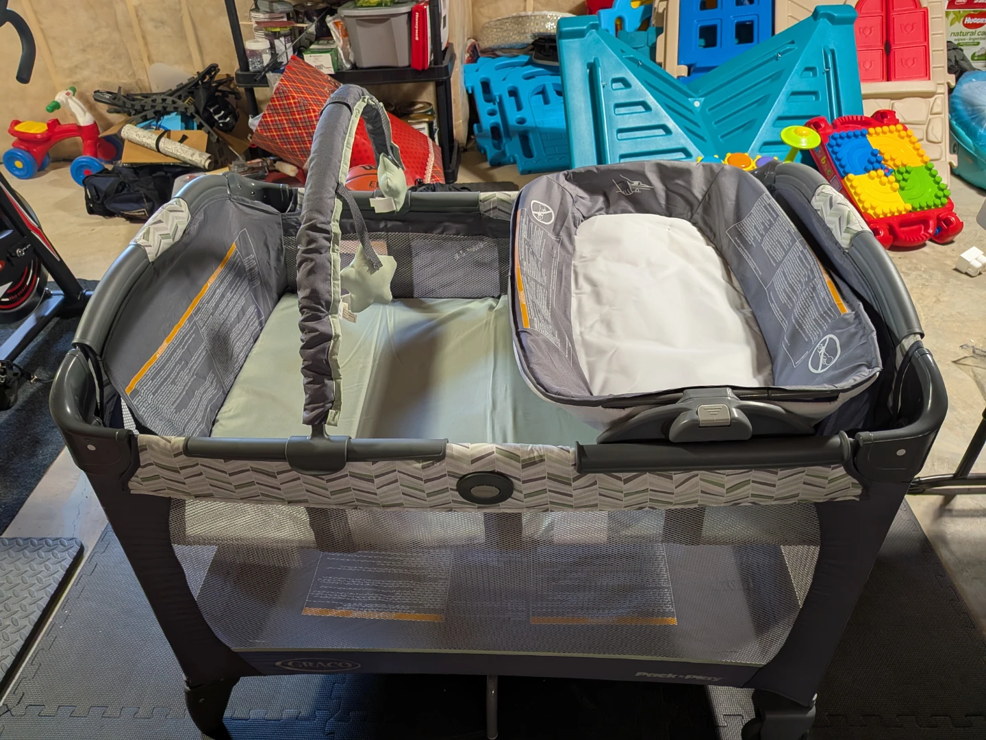Graco Pack 'n Play Portable Playard with Bassinet - photo 2