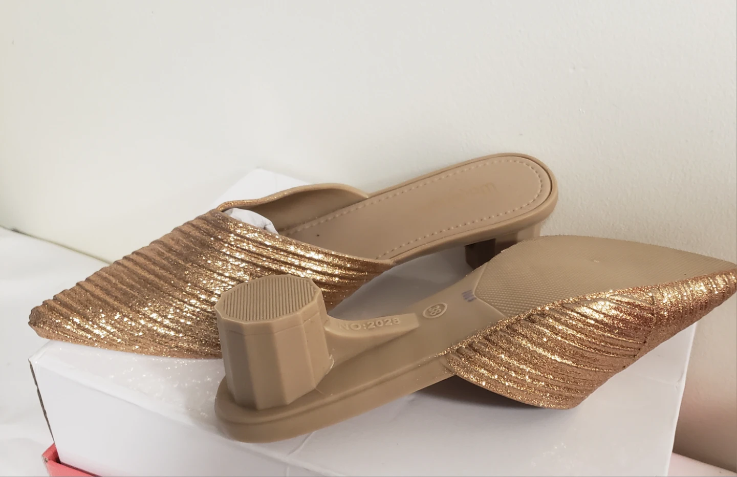Brand new Stylish and Feminine Versatile High Heeled Sandals - photo 2