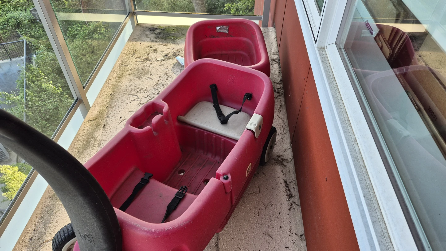 Little Tikes 2-Seater Wagon + Rear Storage Bin