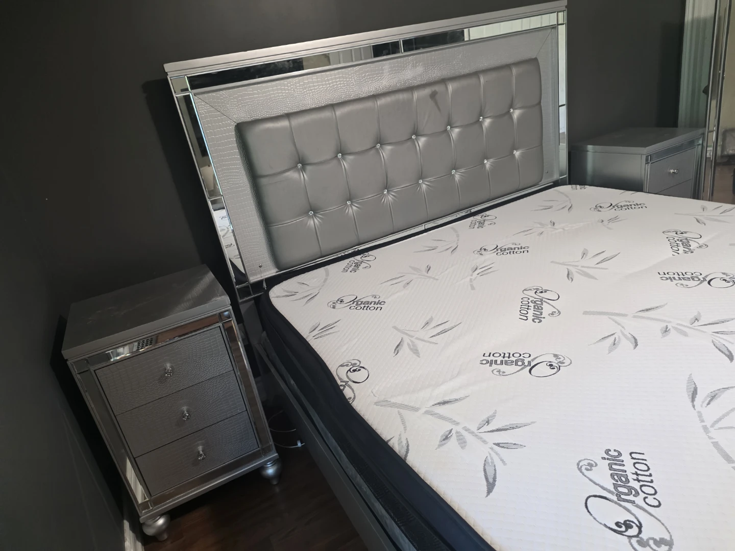 King size Bedset and Organic Cotton Mattress with Box - photo 2