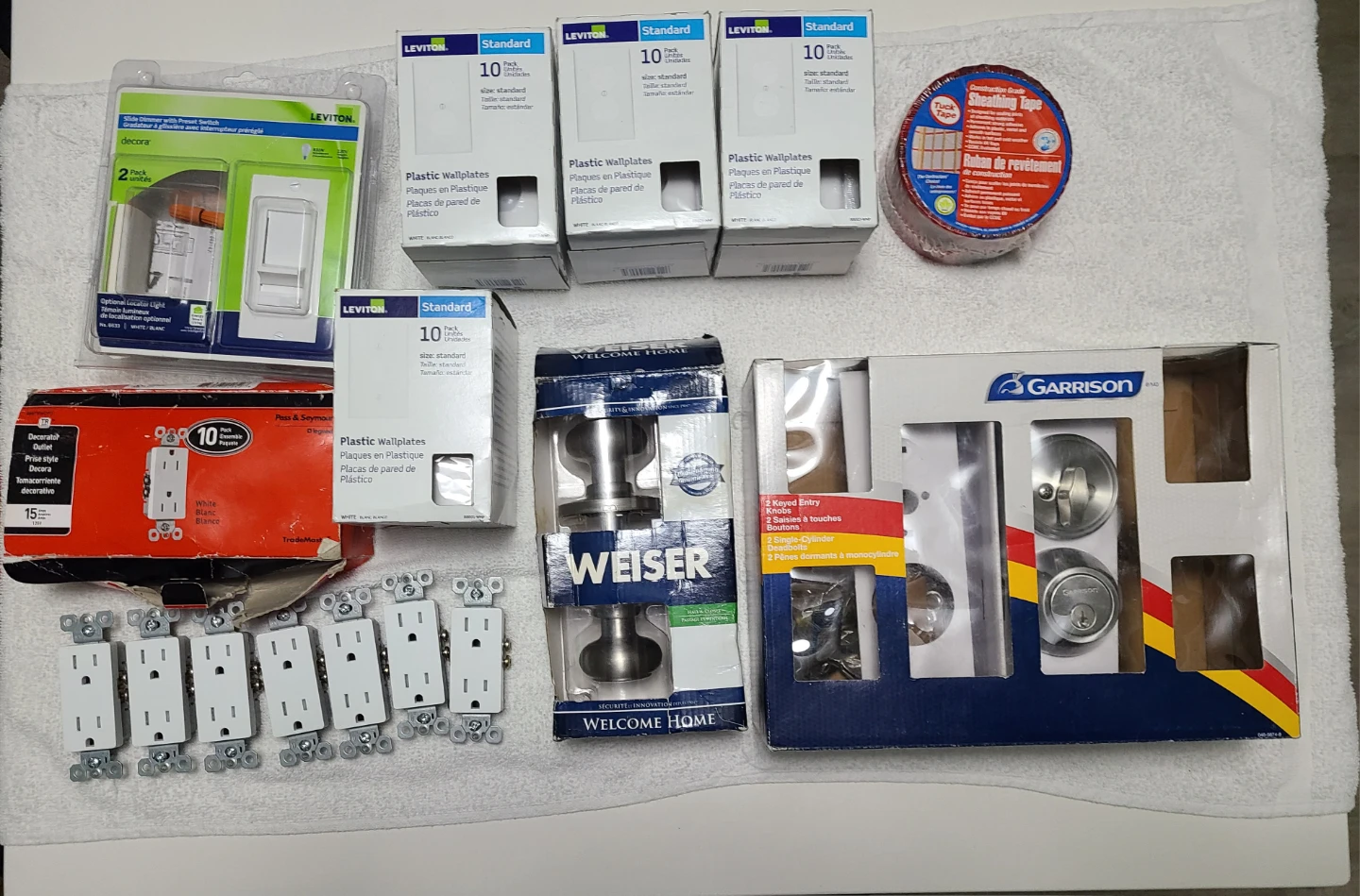Lot of electrical/hardware items