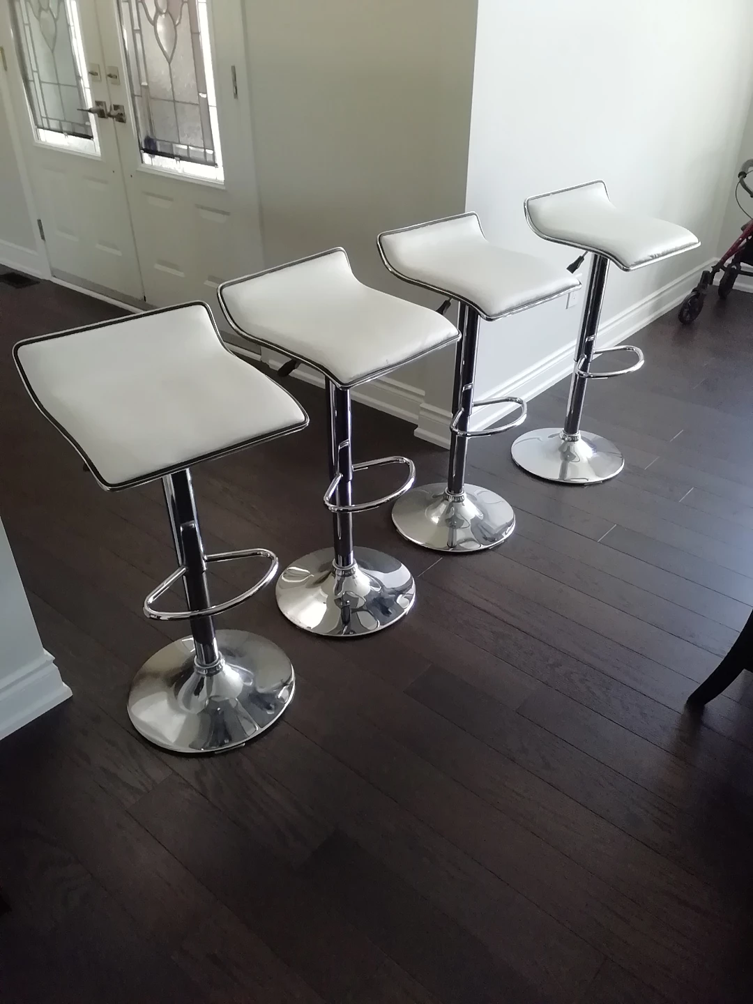 Set of 4 White Adjustable Bar Stools