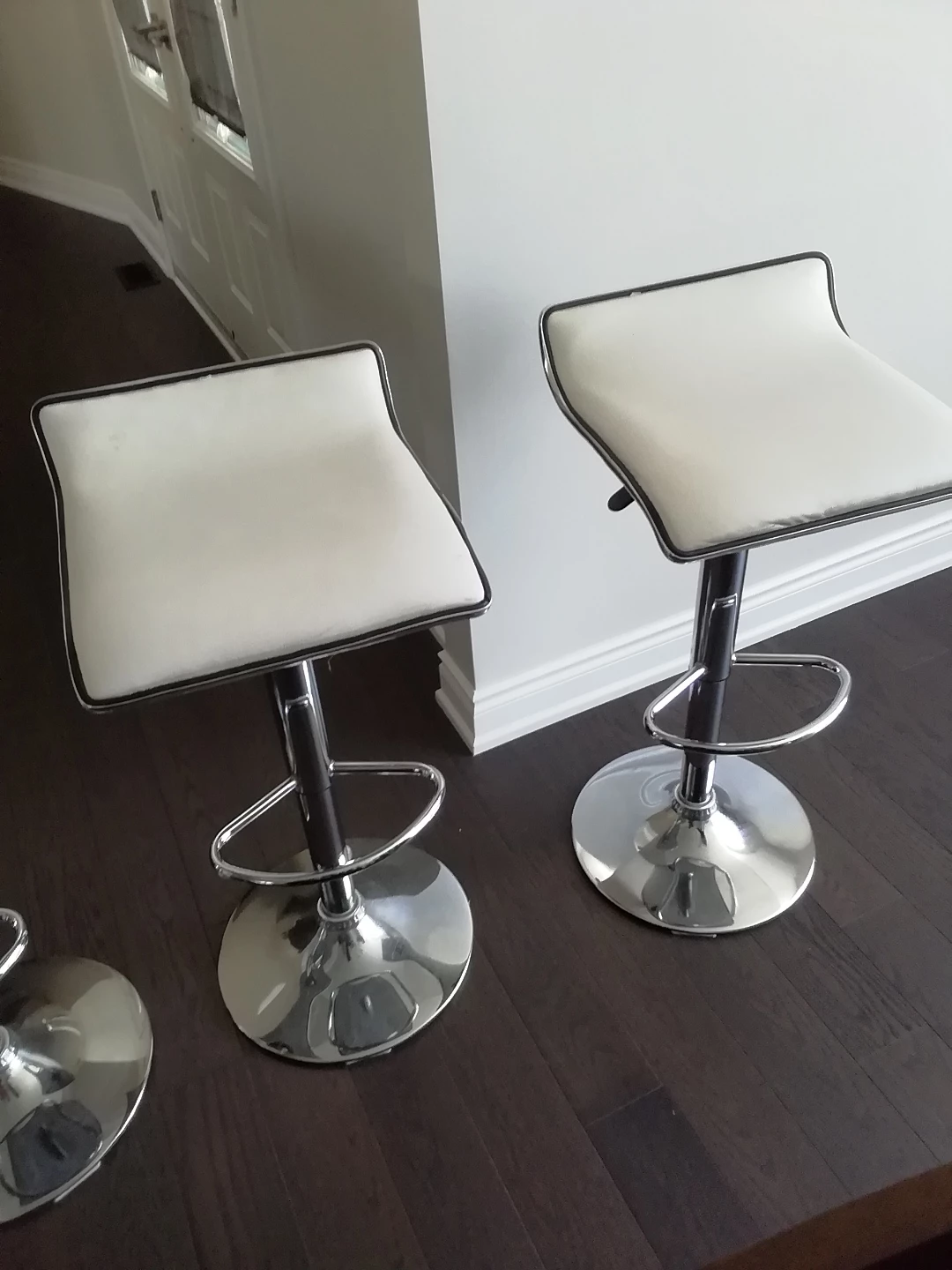 Set of 4 White Adjustable Bar Stools - photo 3