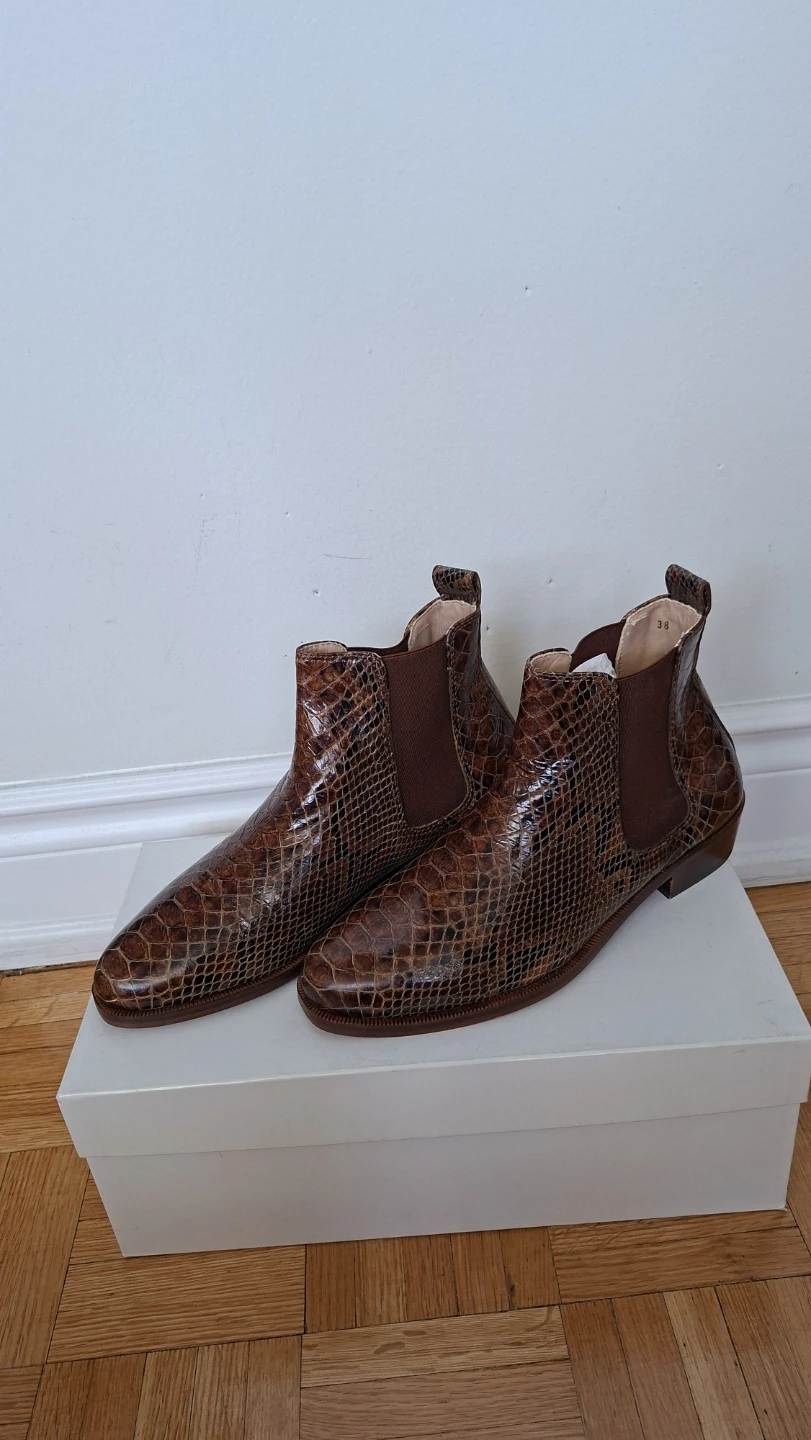 *NEW* Brown Snake Print Chelsea Boots Size 38 - photo 2