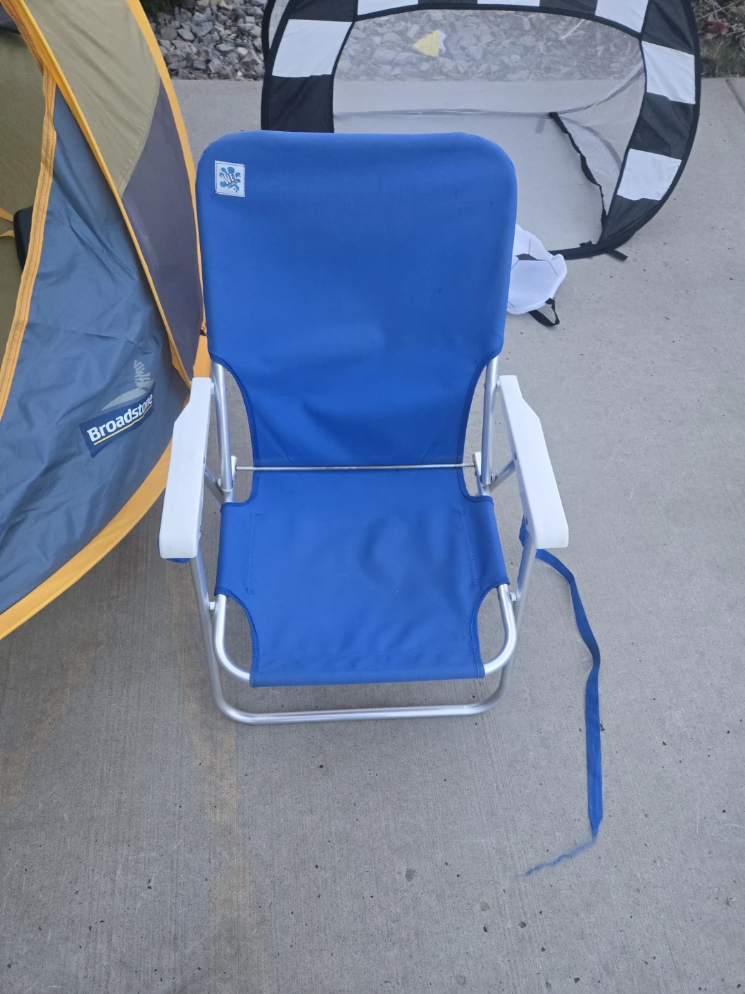 Broadstone Pop-Up Beach Tent and Blue Camp Chair - photo 2