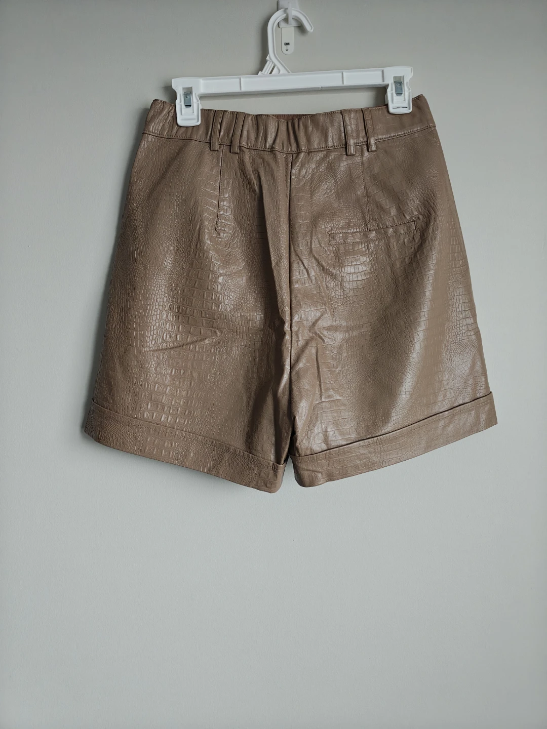 Dynamite Faux Leather Crocodile Print Shorts Size M - photo 5