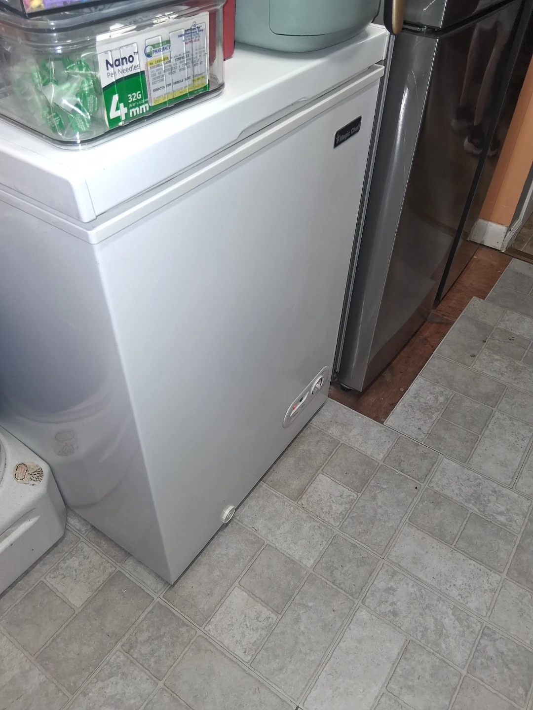 Magic chef 3.3 cu ft chest freezer - photo 2