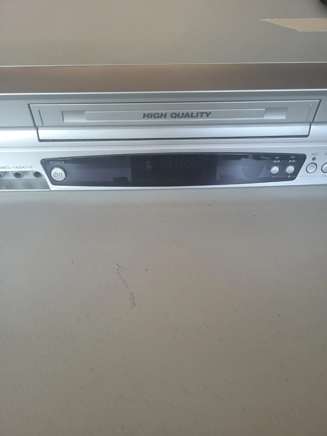 JVC HR-J693U VHS Hi-Fi VCR Recorder - photo 2