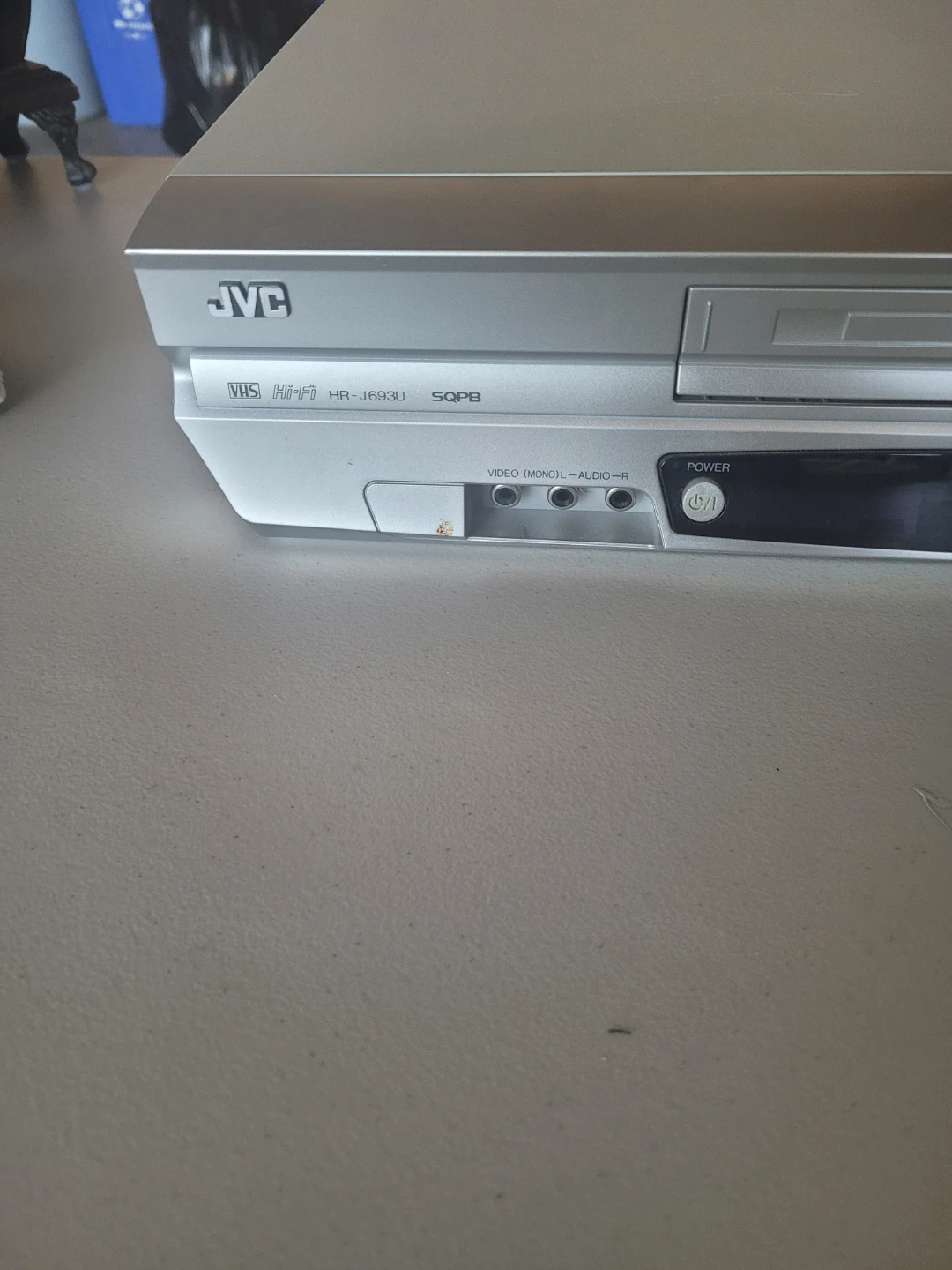 JVC HR-J693U VHS Hi-Fi VCR Recorder - photo 3