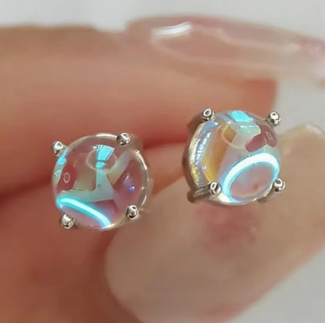 Classic Fashion Moonstone Stud Earrings.*Brand New*
