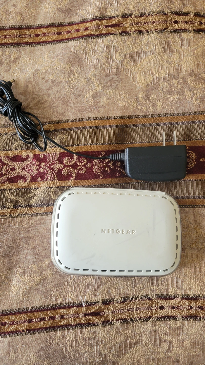 Netgear 5-Port 10/100 Mbps Switch FS605 - photo 2