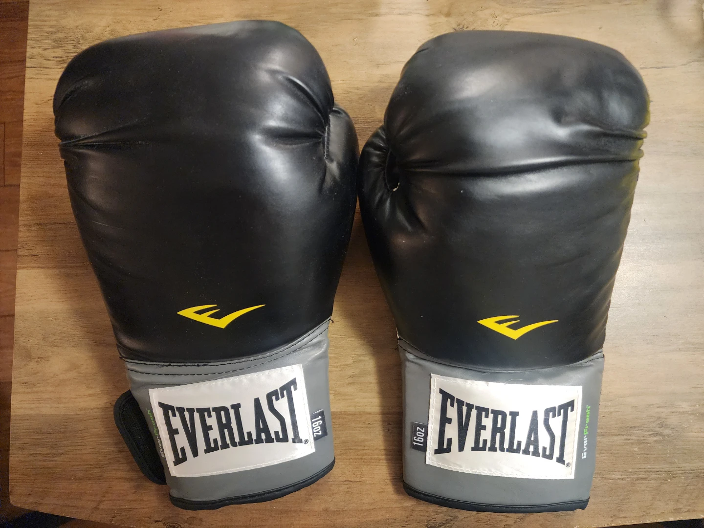 Everlast Boxing Gloves 16oz