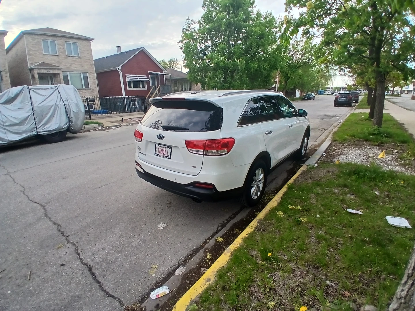 White Kia Sorento SUV - photo 5