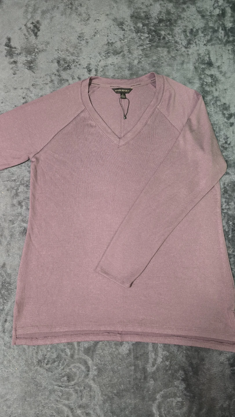 Brand new WoBanana Republic V-Neck Sweater Size M